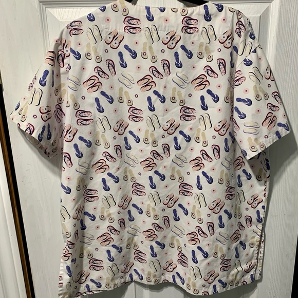 Flip flop scrub top - Picture 3 of 4